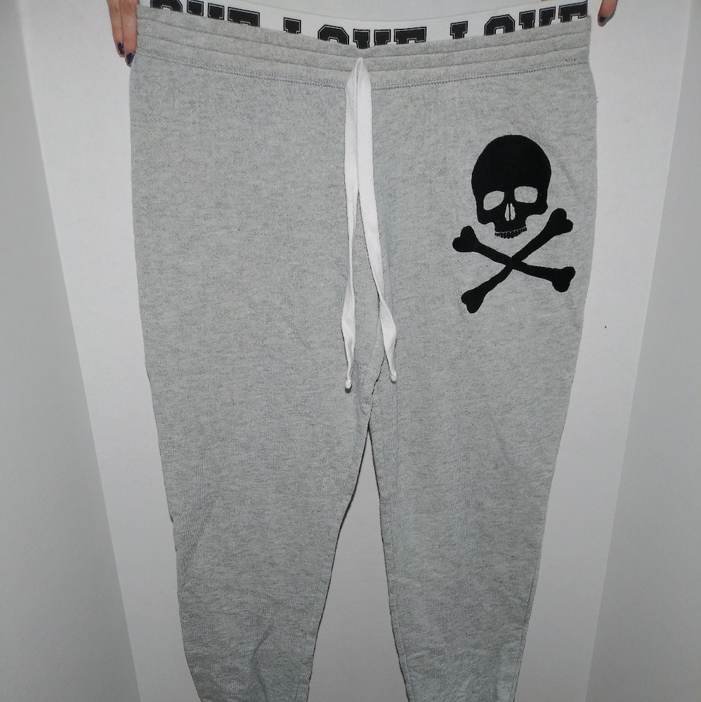 Love and skull sweat pants